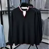 Produto em destaque: Novo suéter de malha masculino outono e inverno com gola V, design falso de duas peças, camisa base masculina de manga comprida para o inverno, versátil e estiloso