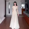 Estilo Puramente Sedutor, Design Único, Vestido Assimétrico Decotado, Feminino e Elegante, Cor Sólida, Corte Justo, Vestido Longo Sexy