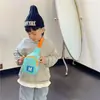 Riñonera para niños 2023 nueva color de contraste letras estampadas bolsa cruzada pequeña para niños ligera al hombro moda al por mayor