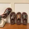 Nueva Colección Otoño/Invierno 2026: Pantuflas Versátiles y Elegantes para Mujer de Piel Sintética con un Toque Chic y de Alta Gama, Perfectas para Usar al Aire Libre y Mantenerse Caliente