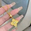 Colar Pingente Trevo de Quatro Folhas Escovado Design de Nicho para Mulheres, Corrente de Clavícula Exquisita Micro-Incustada, Estilo de Luxo Leve, Corrente de Pescoço Versátil