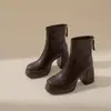 Botas de tornozelo femininas de salto alto, novo estilo de moda primavera/outono 2026, design coreano elegante, adequadas para mulheres baixinhas, com saltos grossos, material elástico e efeito emagrecedor, disponíveis em tamanhos grandes