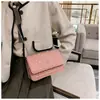 Bolso de Cadena Clásico Transfronterizo con Patrón Acolchado Bordado, Bolso de Mujer Estilo Chanel, Texturizado, Versátil, Moderno, Adecuado para el Trabajo, Bolso de Hombro Único y Cruzado