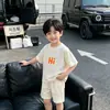 Conjunto de Roupas de Verão para Meninos 2026 Novo Conjunto de Duas Peças de Verão para Crianças Crianças Pequenas e Médias Shorts de Verão para Meninos Lindo Menino Manga Curta