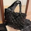 Bolsa de Tecido de Nylon para Mulheres, Grande Capacidade, Nova Bolsa de Ombro Outono e Inverno 2026, Bolsa Tote Acolchoada de Alta Qualidade para o Dia a Dia