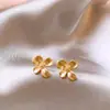 Brincos de Tarraxa Flor de Pérola com Gotejamento de Óleo Elegantes e Estilosos, Modernos de Luxo Leve, Brincos Simples e Versáteis, Acessórios de Orelha Doces Únicos de Alta Qualidade