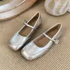 Sapatos Mary Jane femininos, nova coleção outono 2026, adequados para combinar com saias, mocassins elegantes de bico fino, sapatos de vovó de bico fino para mulheres
