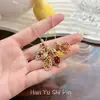 Colar com pingente de diamante vermelho brilhante multi-elemento estilo francês de luxo leve para mulheres, com flores e estrelas, com um toque de alta qualidade, corrente de clavícula moderna