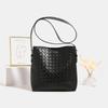 Bolsa de Palha Tecida Estilo Balde para Mulheres de Hong Kong 2025 Nova Versátil de Grande Capacidade Bolsa Transversal Fashionable Bolsa Tote para o Dia a Dia