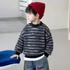Sudadera con forro polar para niño, estilo coreano otoño e invierno, top a rayas para niño 2026 nuevo casual para bebé, capa base engrosada