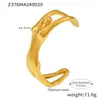 Pulsera Abierta Estilo Galería Curva del Cuerpo Humano Oro Real 18K Acero de Titanio con Diseño Escultórico Pesado, Textura de Boutique, Producto de Nicho