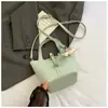 Bolso Canasta de Verduras de Nicho Estilo Coreano para Mujer 2025 Nuevo Bolso de Hombro Cruzado de Aspecto Caro de Nicho Bolso Cubo de Moda