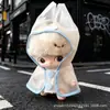 Solo ropa de muñeca: Ropa con colgante Dimoo Diario de recién nacido, lindos animales de dibujos animados, expresiones divertidas, conjunto de overol y sombrero