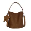 Bolso tipo cubo nuevo de estilo coreano para mujer, bolso de mano, bolso de hombro, moderno y versátil, adecuado para ir al trabajo, con un diseño único, se puede llevar como bolso de axila o bolso cruzado