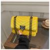 Bolsa Pequena Quadrada Preta de Textura de Alta Qualidade para Mulheres Verão 2025 Nova Moda Bolsa de Ombro Texturizada Bolsa de Corrente Romboidal