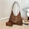 Bolsa Tote Tendência de Moda Casual Feminina 2025 Nova Tendência Retrô Estampa de Leopardo Bolsa de Ombro Casual Grande Capacidade Bolsa Feminina