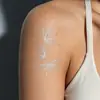 Adesivos de tatuagem de borboleta em folha de prata, personalizados, à prova d'água, duradouros, para homens e mulheres, para decoração de pulso, braço, clavícula, tendência europeia e americana