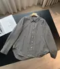 Camisa xadrez feminina vintage de corte solto com frente curta e costas longas, camisa versátil de manga longa tridimensional 13275