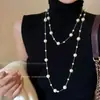 Colar Longo Retrátil Luxo Leve Nicho Novo Design 2025 Senso de Design Corrente de Clavícula High-End Gargantilha Corrente de Suéter Tendência Feminino