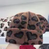 Al por mayor Coreano 2025 Principios de Otoño Nuevo Sombrero de Punto Tejido Corazón Retro Americano Dulce Elegante Lana para Circunferencia de Cabeza Grande