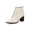 Botas Femininas para Outono e Inverno Novo Estilo Cadarço Frontal Tamanho Grande Botas de Cano Curto Tamanhos 40-48 Comércio Exterior Botas Femininas Europeias e Americanas Bico Fino Z6