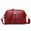 Bolsa cuadrada pequeña multi-compartimento al por mayor transfronteriza, bolsa de moda con forma de concha para exportación, ligera y conveniente para el transporte diario, bolsa de un solo hombro o cruzada, bolso de mujer hecho a medida