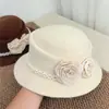 Sombrero de perlas de camelia estilo Hepburn, sombrero de pescador elegante retro francés, sombrero de cubo de lana versátil para mujer