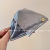 Presilha de Garra Triangular com Concha de Cetim Estilo Francês, Acessório de Cabelo Versátil de Alta Qualidade e Tendência para a Parte de Trás da Cabeça