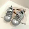 Sandalias Deportivas Infantiles 2026 Verano Nuevas Estilo Coreano Casual para Niños Suela Suave para Niñas Transpirables para Exteriores Zapatos de Malla Única