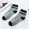 Calcetines para hombre empaquetados individualmente calcetines de algodón color liso calcetines de media pantorrilla simples transpirables calcetines deportivos fabricante venta al por mayor calcetines para puesto callejero