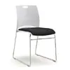 Silla simple de plástico con forma de lazo y respaldo integrado para salas de conferencias de empresas, discusiones de oficina, estar sentado durante mucho tiempo y capacitación