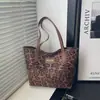 Bolsos para Mujer 2025 Nueva Moda Casual Gran Capacidad Bolso de Hombro Simple Transfronterizo Costura de Color Contrastante Bolso de Mano Tote
