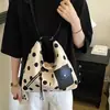 Bolso tote de lunares de gran capacidad, súper moderno y elegante para mujer, nuevo diseño de moda 2026, bolso de hombro y cruzado para el día a día