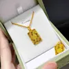 Joias Banhadas a Ouro com Design Brilhante de Gelo Triturado, Pingente Gato da Sorte, Colar com Pingente Quadrado Pequeno, Pingente Delicado e Fofo, Corrente para Suéter
