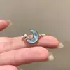 Anel Aberto Estrela e Lua Azul Glacial para Mulheres, Anel Exquisito de Dedo Indicador para Casais de Luxo Leve, Design de Nicho com um Toque de Alta Qualidade