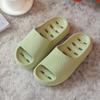 Pantuflas Domésticas para Baño de Mujer con Suela Gruesa de Verano para el Hogar Desodorantes Antideslizantes Fugas Agujeros Huecos Sandalias para Hombre Venta al por Mayor Cómodas