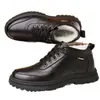 Nuevos zapatos de algodón para hombre 2026, forrados de felpa para calidez y comodidad, con parte superior de piel, diseño de caña baja, adecuados para papás, zapatos de algodón para hombre de invierno