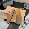Medias pantuflas cerradas estilo Birkenstock de suela plana para mujer, ropa de exterior de verano 2026, estilo nuevo, muy bonitas, no cansan los pies, sandalias para calzar sin esfuerzo