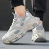 Colección otoño 2026 nueva de zapatos para hombre: populares, versátiles, casuales, atléticos, zapatillas para correr con suelas antideslizantes, plataformas gruesas y un diseño de moda "dad shoe"