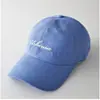 Gorra de Béisbol Lisa de Color Sólido con Bordado de Letras Minimalista Estilo Pareja Unisex Versátil para Viajes Compras Protección Solar Gorra Pico de Pato Moderna