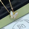 Collar de mariposa de trébol de cuatro hojas nuevo en oro de 18 quilates turquesa, collar totalmente de diamantes, cadena para la clavícula de lazo de nácar blanco con diamantes rosas y amarillos