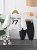 Conjunto de Dos Piezas Estilo Inglés para Niños y Niñas Bebés, Conjunto de Sudadera para Niños 2026 Primavera y Otoño, Nuevo Modelo Elegante para Bebés