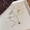 Colar de Corrente Osso de Cobra com Pingente de Bola de Floco de Neve de Zircônia, Estilo Novo Outono/Inverno para Mulheres, Acessório de Corrente Longa para Suéter de Moda de Luxo Leve para Mulheres