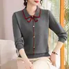 Suéter de tricô de manga comprida para mãe com gola de boneca, novo estilo outono 2026, roupas para mulheres de meia-idade, suéter macio e amigo da pele
