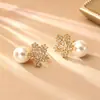 Brincos populares de zircônia floco de neve ultra brilhante com pérolas, de alta qualidade, modernos, requintados, versáteis, brincos elegantes para o trabalho