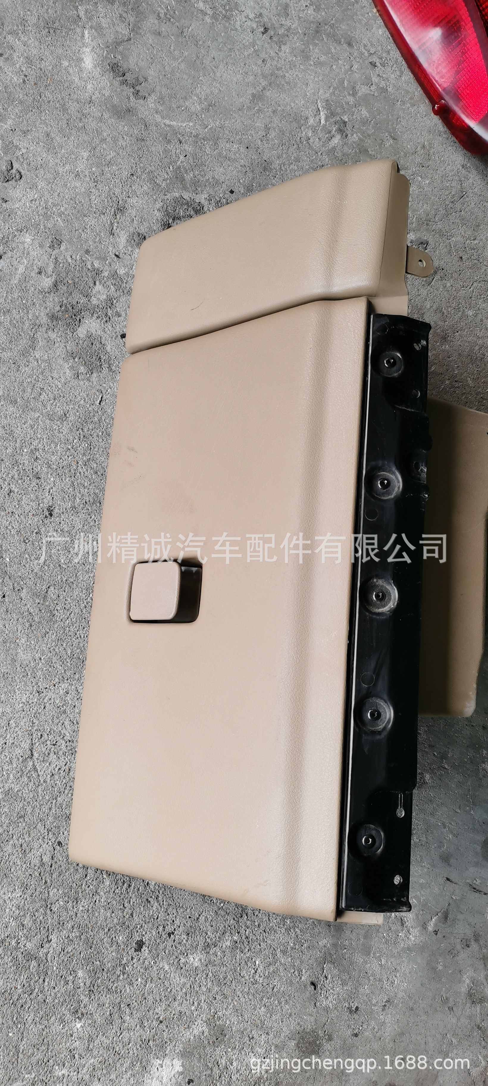 06-10年别克GL8 2.5副驾杂物箱1