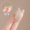 Broche de Pluma de Diamantes Completo Elegante de Gama Alta Diseño de Nicho Pin para Solapa de Traje Accesorio de Lujo Accesorio Anti-Exposición