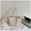 Bolsa tote moderna de grande capacidade com padrão trançado de alto valor para o dia a dia, nova moda verão 2026, bolsa de ombro feminina