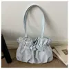 Bolso de axila negro de lunares para mujer 2026 nuevo de moda de alta gama ligero de nicho para ir al trabajo de gran capacidad