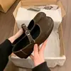 Sapatos Mary Jane baixos retrô para mulheres, novo modelo 2026, versáteis para primavera e outono, sapatos confortáveis de sola macia que não cansam os pés, adequados para combinar com saias, sapatos pequenos de couro
